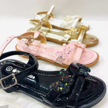 Sandalias de mariposas para niña