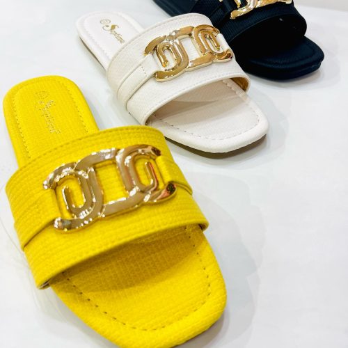 Sandalias de mujer con hebilla