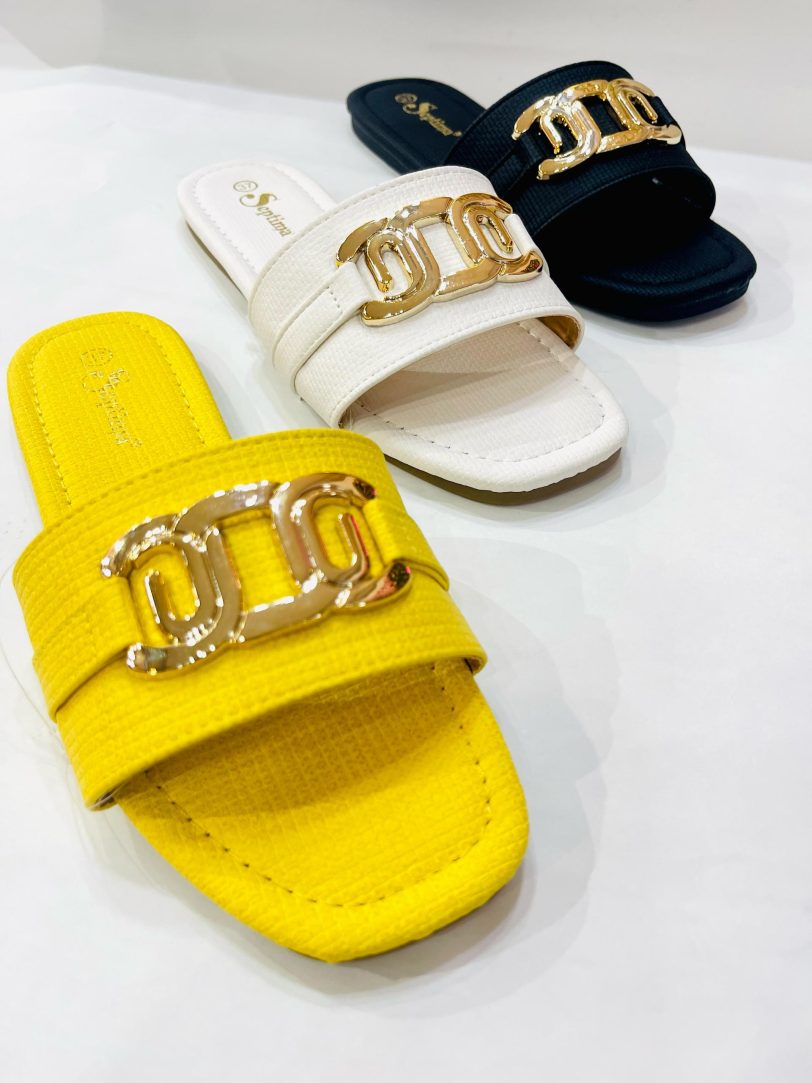 Sandalias de mujer con hebilla
