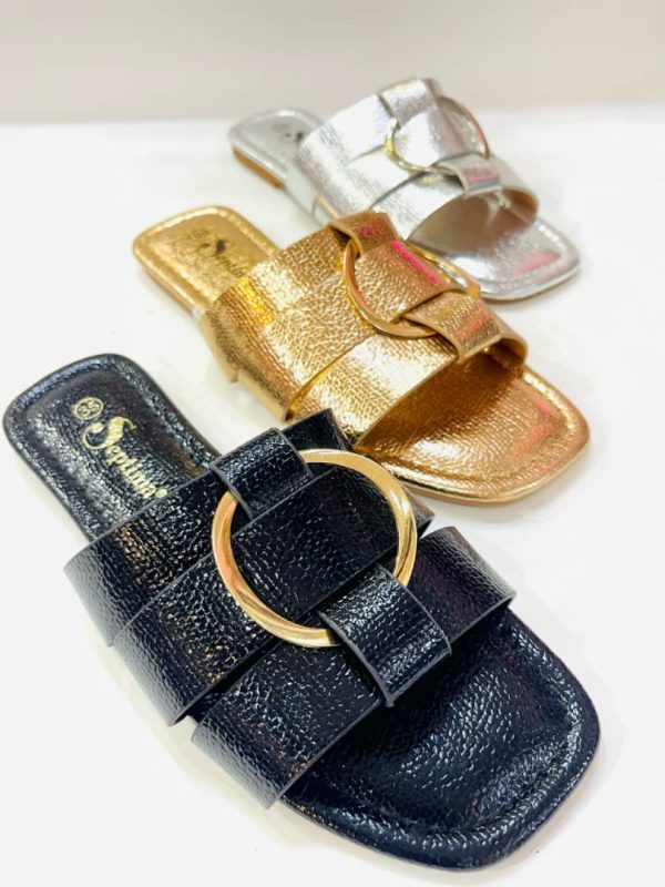 Sandalias con hebilla circular para mujer