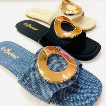 Sandalias con hebilla dorada para mujer