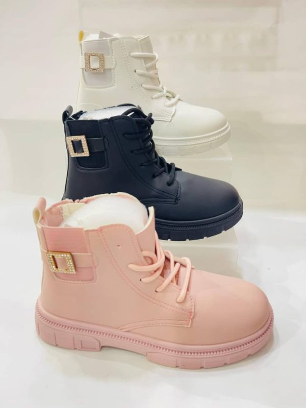 Botas con evilla para niña