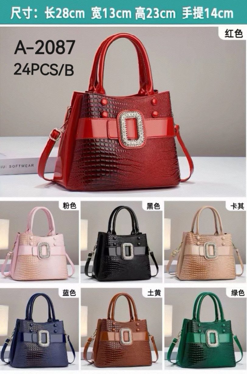 Cartera con hebilla de perlas