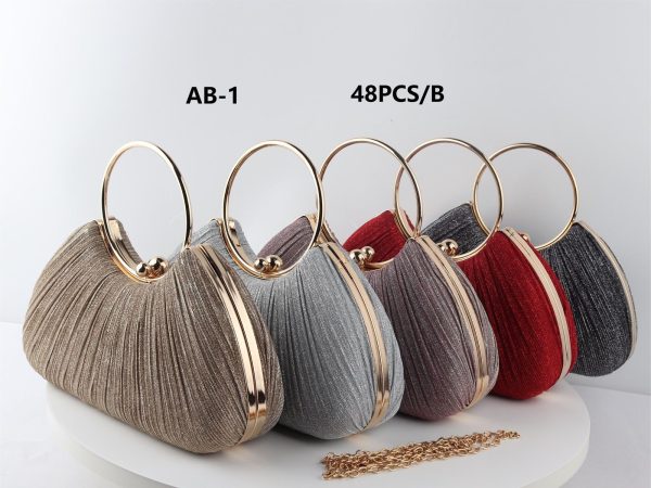 Cartera de aro dorado
