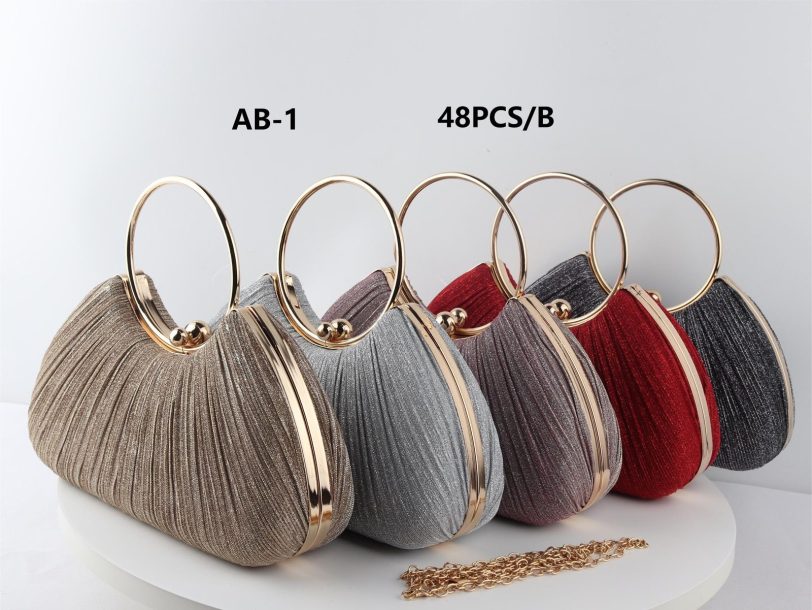 Cartera de aro dorado