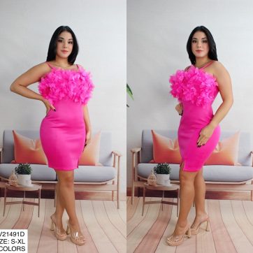 Vestido con tocado de pluma