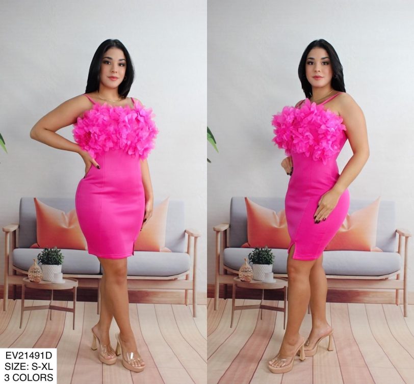 Vestido con tocado de pluma
