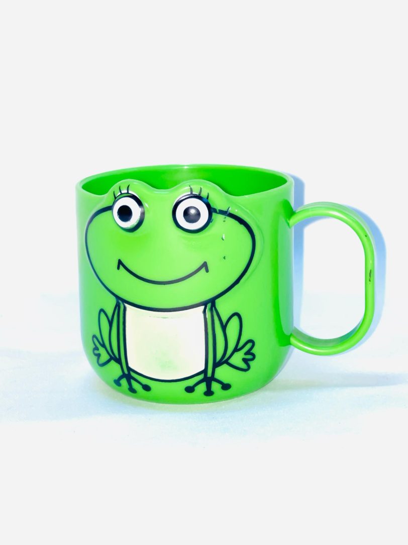 Bonita taza de enjuague bucal con forma de rana y asa