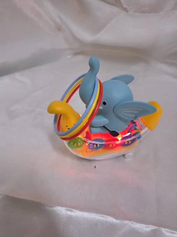 Vehículo musical con elefante y argollas