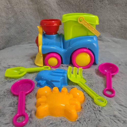 Set de juguetes de playa Baby Mix con forma de tren, que incluye un tren con vagones, una pala, un rastrillo y un molde de cangrejo