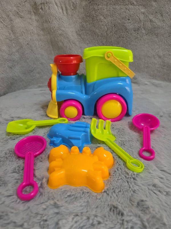 Set de juguetes de playa Baby Mix con forma de tren, que incluye un tren con vagones, una pala, un rastrillo y un molde de cangrejo