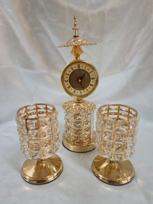 Reloj de sobremesa dorado con una base de cristal+adornos