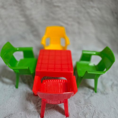 Juego de comedor pequeño para muñecas