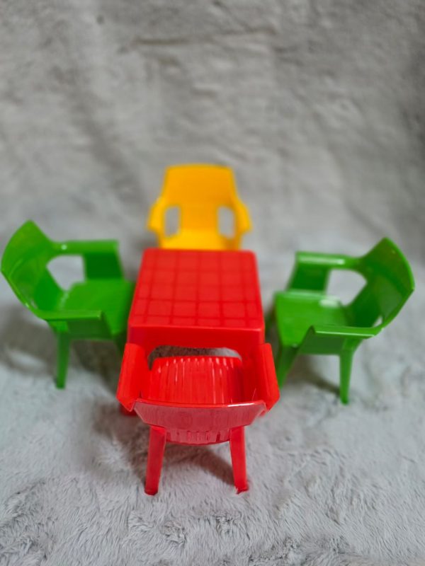 Juego de comedor pequeño para muñecas