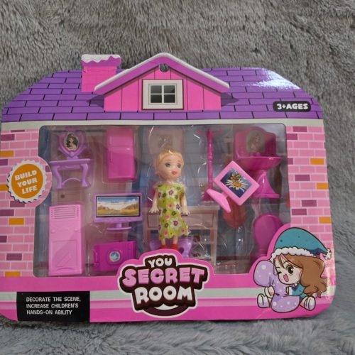 Casa desarmable con juego de muebles interiores, con muñeca (+3 años)