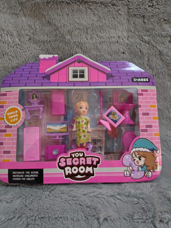 Casa desarmable con juego de muebles interiores, con muñeca (+3 años)