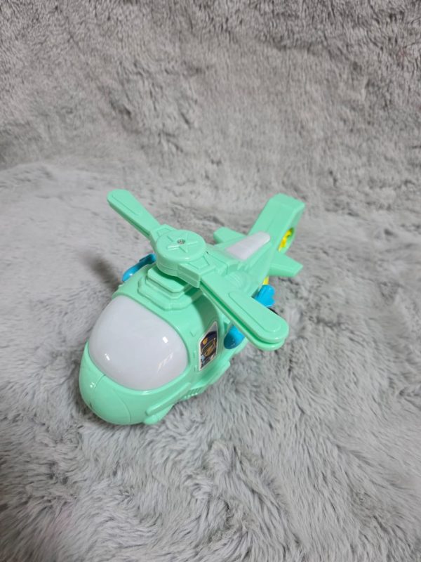 Helicóptero de juguete con hélice giratoria de dibujos animados, rueda universal eléctrica y luces