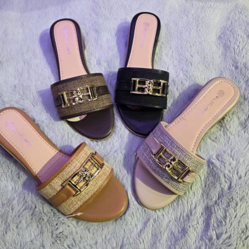 Sandalias planas con hebilla para mujer