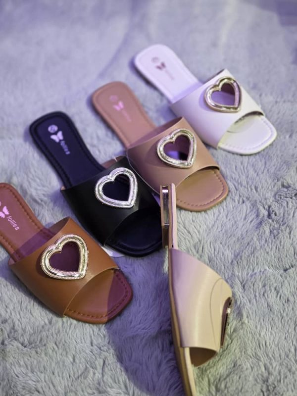 Sandalia para mujer con diseño de corazon hueco dorado