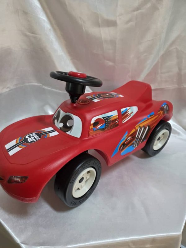 Carro montable para niños, diseño Cars
