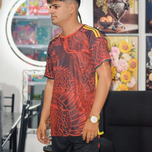 Conjunto deportivo de pulover estampado y short