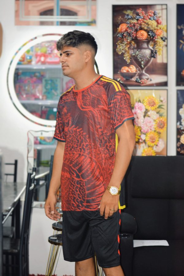 Conjunto deportivo de pulover estampado y short