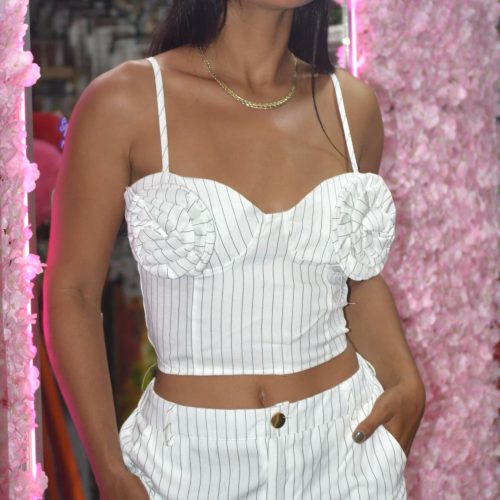 Conjunto blanco rayado de corset y saya corta
