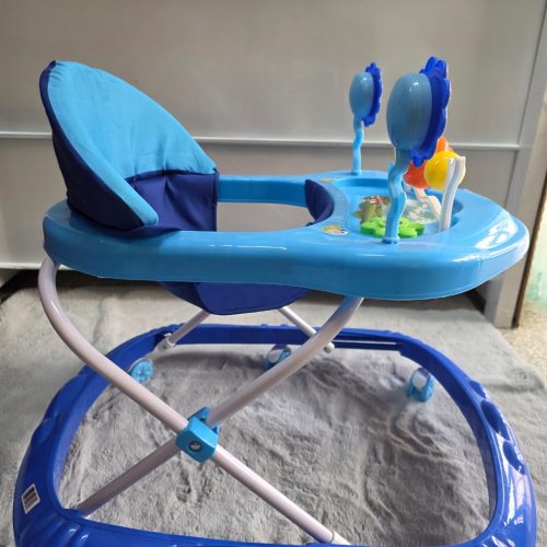 Andador con tablero musical