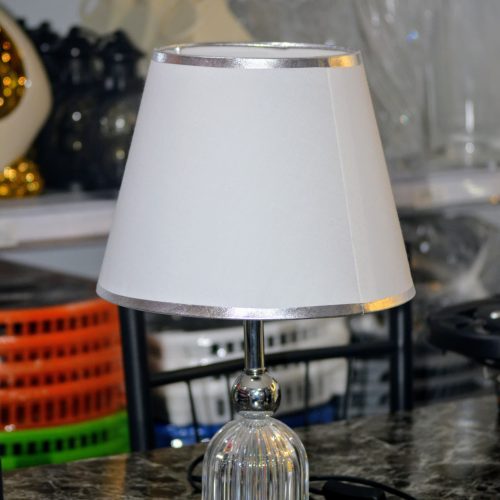 Lámpara de sobremesa con base de cristal