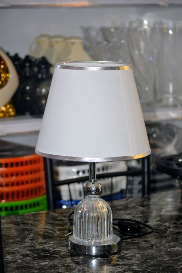 Lámpara de sobremesa con base de cristal