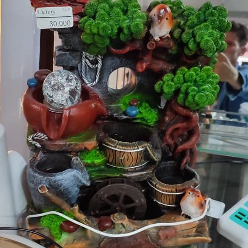 Mini fuente de mesa fuente de relajación LED multicolor lámpara cascada fuente bonsái decoración para oficina dormitorio