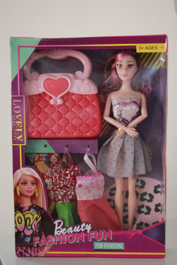 Muñeca con accesorios