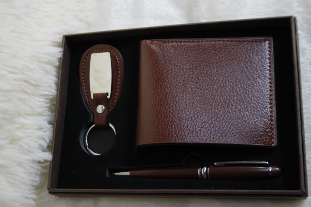 Set de billetera, llavero y lapicero para hombre