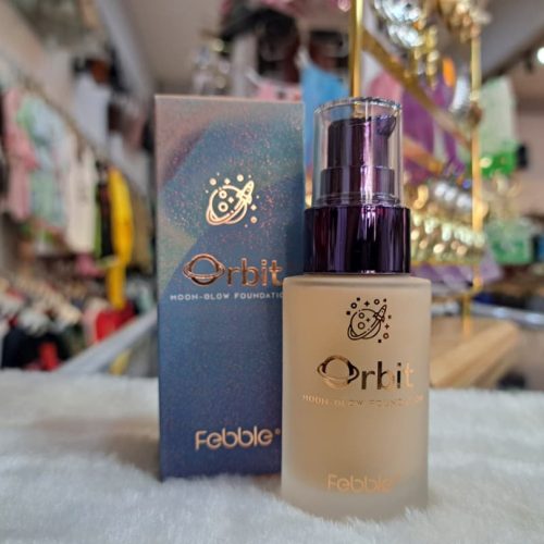 Base de maquillaje líquida "Orbit Moon-Glow" de la marca Febble.