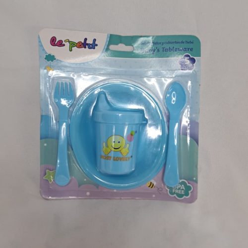 Juego de vajilla para bebés. Incluye un plato, un tenedor, una cuchara y un vaso con tapa.