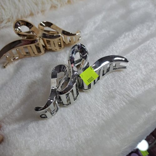 Pinza tiburón con diseño geométrico