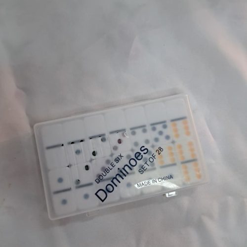 Juego de dominó doble seis de colores, blanco porcelana.
