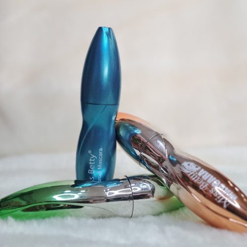 Máscara de pestañas (rímel) de la marca Miss Betty.