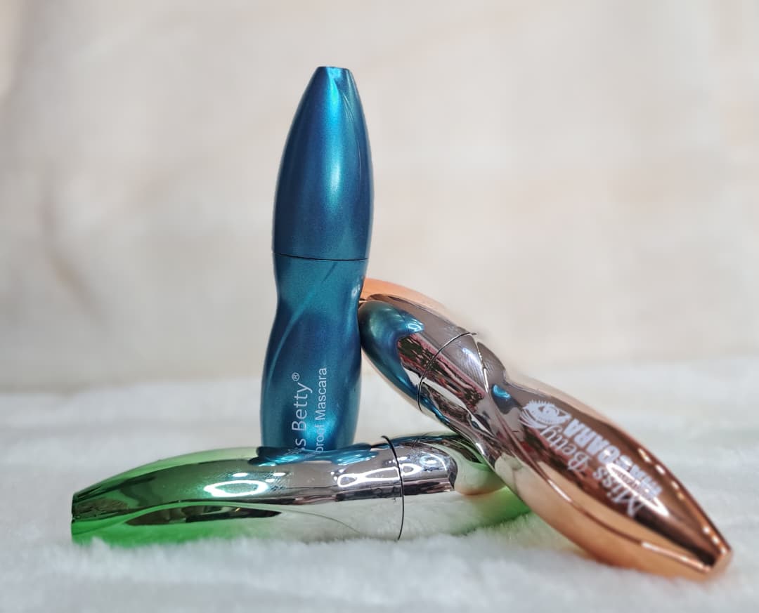 Máscara de pestañas (rímel) de la marca Miss Betty.