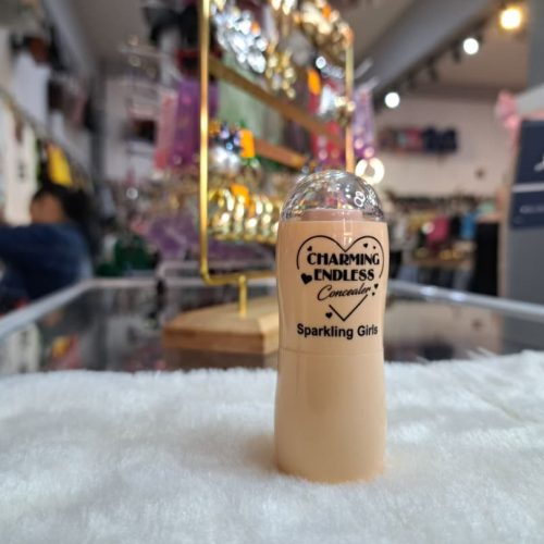 Corrector, cubre imperfecciones, ojeras y manchas en la piel.