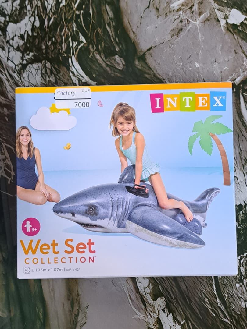 Flotador inflable con forma de tiburón 68"x42"