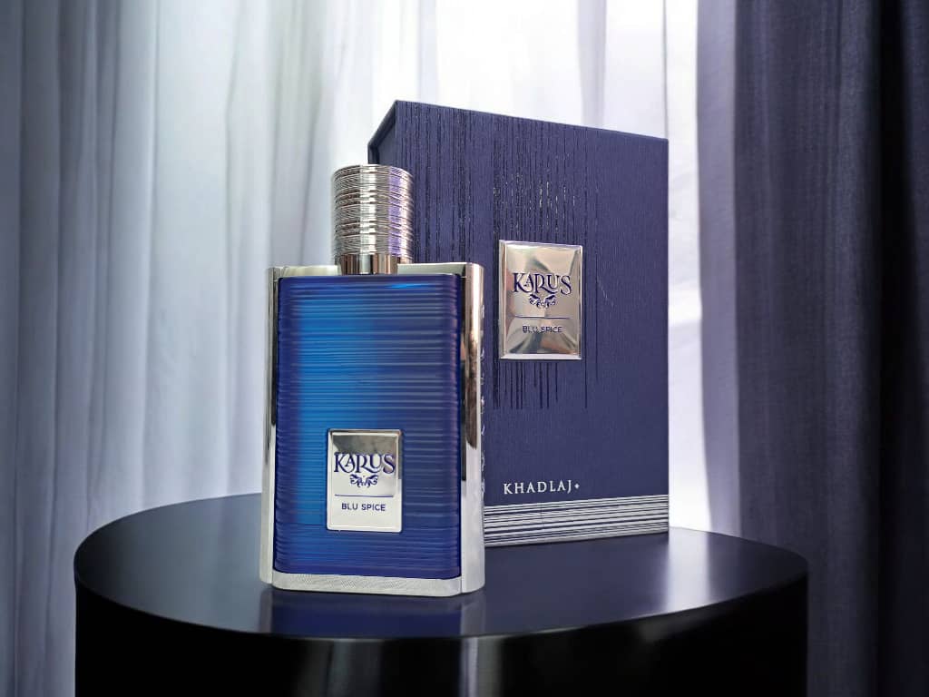 Perfume Karus Blu Spice Eau de Parfum de Khadlaj. Es una fragancia unisex con notas cítricas y especiadas