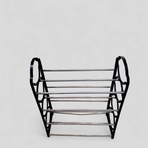 Zapatero o estante para zapatos, diseñado para organizar y almacenar calzado.