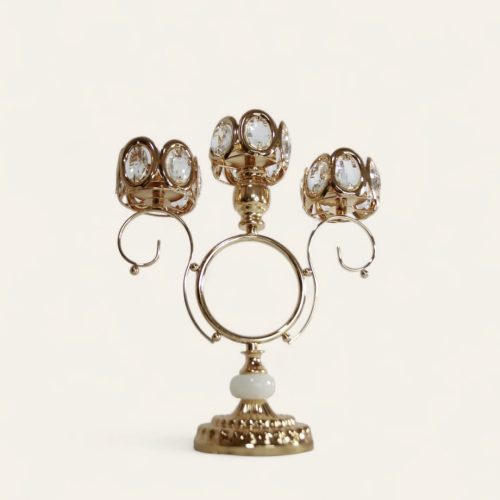 Candelabros de metal de 3 brazos dorados de cristal.