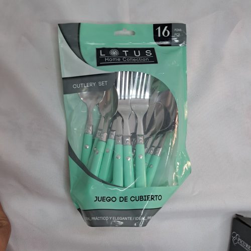 Juego de cubiertos de 16 piezas de acero inoxidable y mangos de plástico.