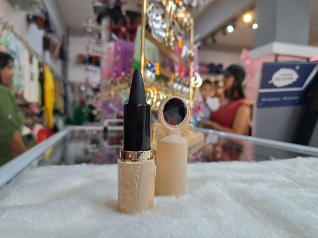 Lápiz delineador mate de secado rápido