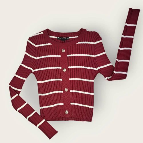 Cárdigan de punto acanalado de color burdeos con rayas blancas y botones de perlas