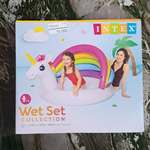 Balsa inflable con forma de unicornio. 50"x40"x27"