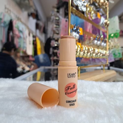 Corrector de maquillaje en barra, modelo "Full Coverage Concealer Stick". Cubre imperfecciones y ojeras, proporcionando una cobertura completa y un acabado natural.