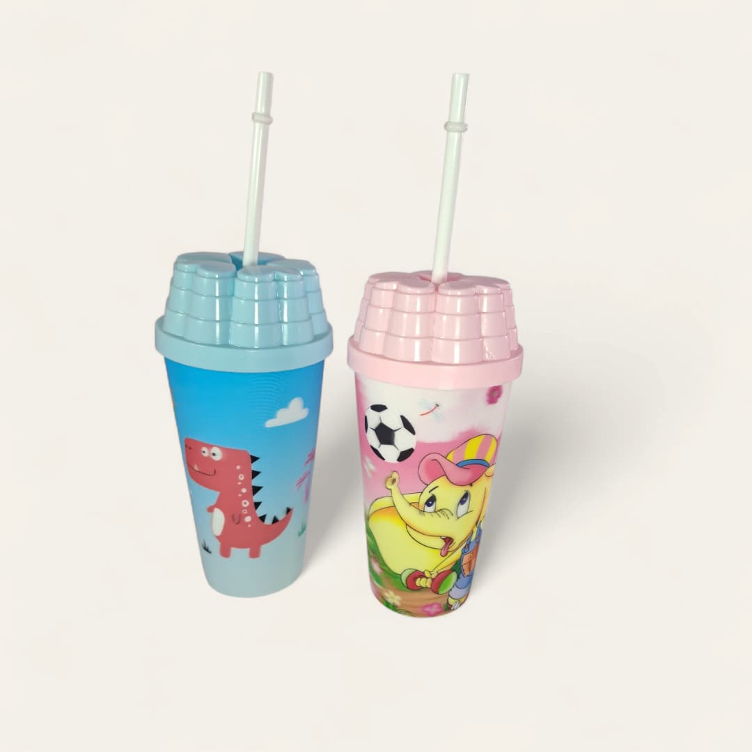 Vasos de plástico para niños con tapas y pajitas. Diseñados para ser reutilizables e ideales para que los niños beban de forma segura (1u)